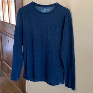 Men’s Long sleeved gap t-shirt. Size M
